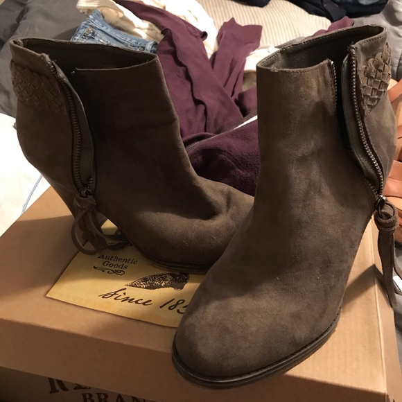 Booties with heal - Picture 1 of 1